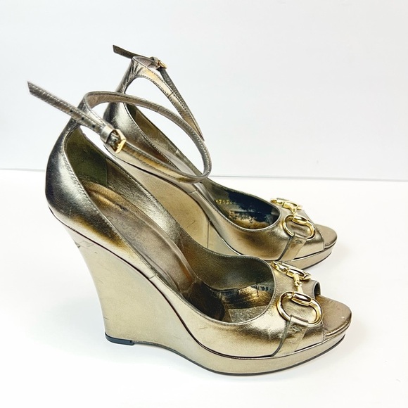 Gucci Women’s  Pewter Metallic Ankle Strap Wedge Heels Size  7B Vintage - Picture 1 of 9